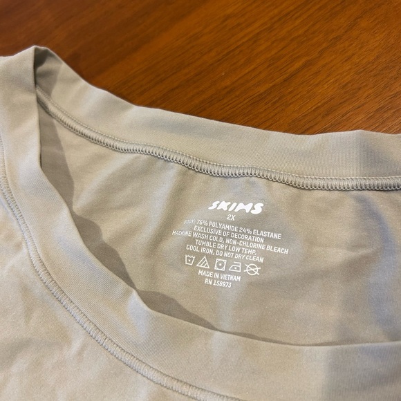 NWT, SKIMS Fits Everybody T-shirt, BLACK, Size 2x - Picture 10 of 13